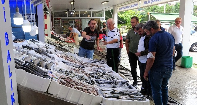 Balıkçı tezgahları canlandı, fiyatlar düşüşe geçti