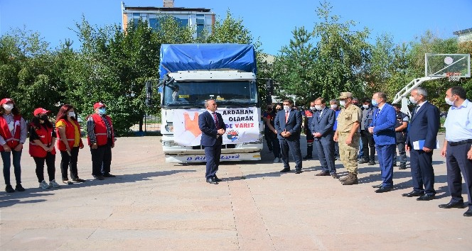 Ardahan’dan sel afetine maruz kalan Batı Karadeniz’e yardım malzemesi gönderildi