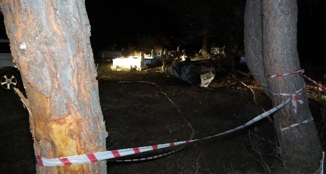 Takla atan otomobilde sıkışan sürücü yanarak can verdi