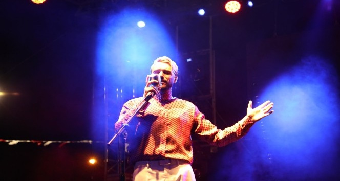 Cem Adrian konserine büyük ilgi