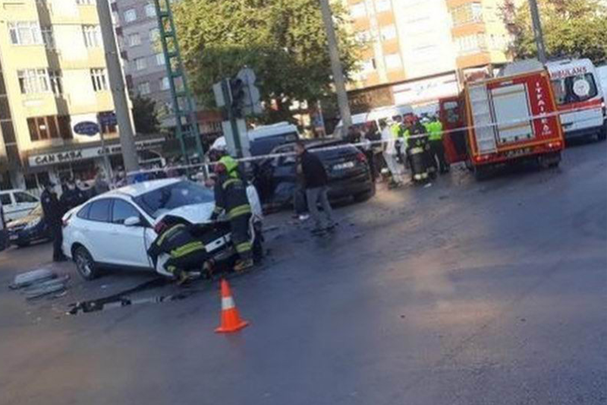 Konya&#039;da otomobiller çarpıştı: 1 ölü, 2 yaralı