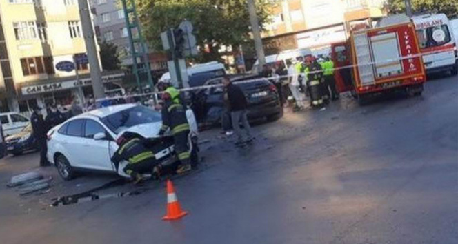Konyada otomobiller çarpıştı: 1 ölü, 2 yaralı