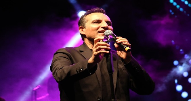 Kütahya Tavşanlı’da Rafet El Roman coşkusu