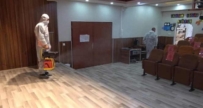 Yüz yüze eğitim başlıyor, detaylı dezenfekte çalışmaları sürüyor