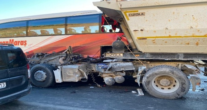 Kahramanmaraş’ta zincirleme trafik kazası: 5 yaralı
