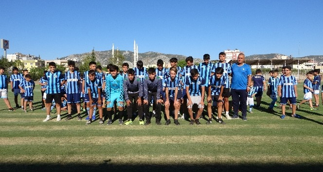 Adana Demirspor Süper Lig’e çıkınca çocuklar futbol okuluna akın etti