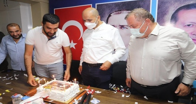 Gençlik Kolları Başkanı Kara’ya doğum günü sürprizi