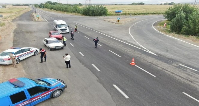 Jandarmadan trafik denetimi: 48 sürücüye 37 bin lira ceza