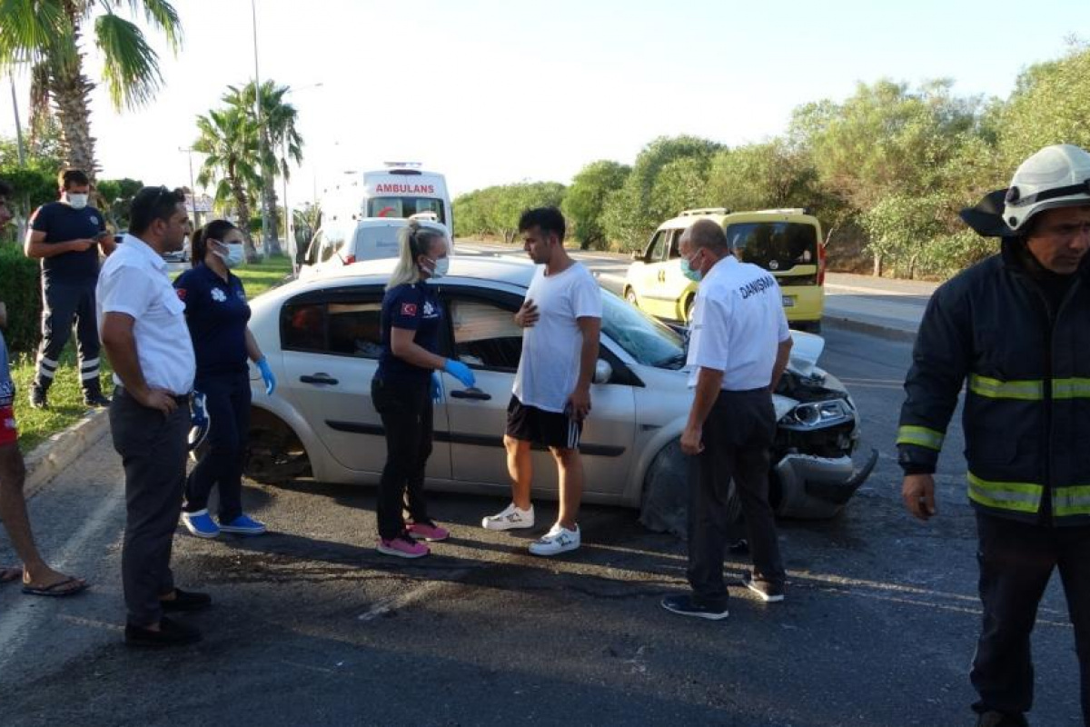 Hurdaya dönen otomobilden burunları kanamadan çıktılar