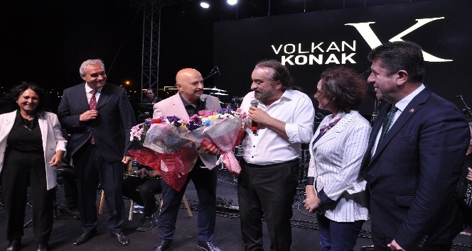 Bozüyük’te on binlerce vatandaş Volkan Konak konserinde coştu
