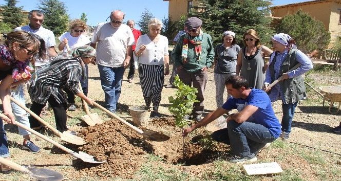 Ferhan Şensoy’un adı Sonsuz Şükran Köyü’nde yaşayacak