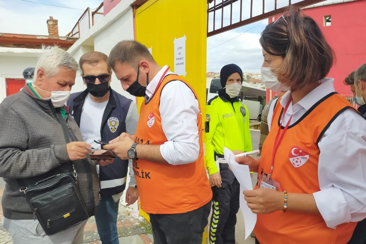 Aşı olmayan taraftarlar stadyuma giremedi