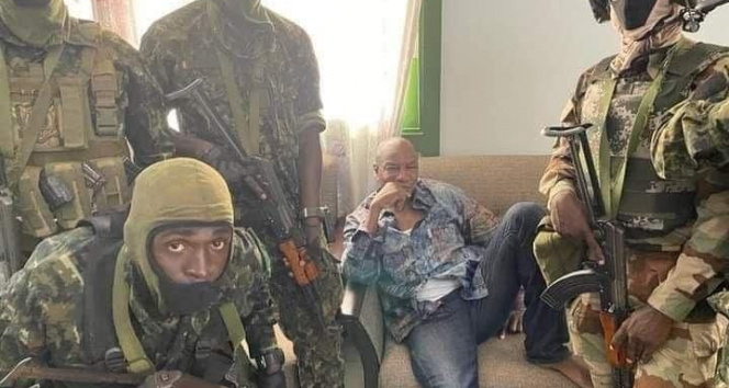 Ginede darbeci askerler açıklama yaptı, Savunma Bakanlığı darbe iddialarını reddetti