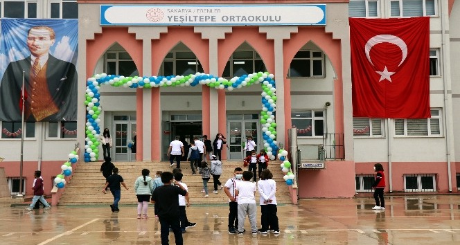 Yüz yüze eğitimde öğrencilerin heyecanı gözlerinden okundu