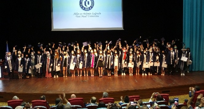 Uşak Üniversitesi’nde mezuniyet heyecanı