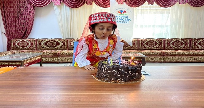 Türkiye’nin en kısa boylu kadınına doğum günü sürprizi