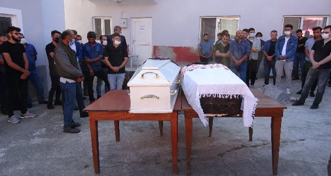 Kazada hayatını kaybeden iki komşu gözyaşlarıyla uğurlandı