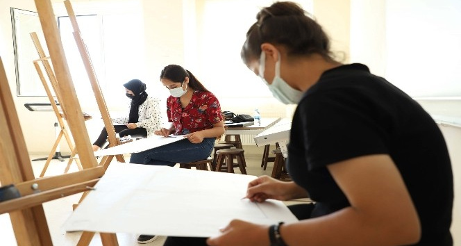 Güzel Sanatlar Fakültesi 2021-2022 eğitim-öğretim yılı özel yetenek sınavı yapıldı