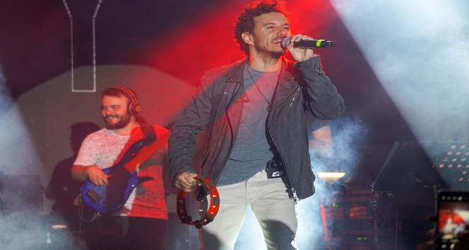 Binlerce kişi Buray konseri ile coştu