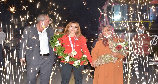 Golbol Kadın Milli Takımı sporcusu Reyhan Yılmaz’a Isparta’da coşkulu karşılama
