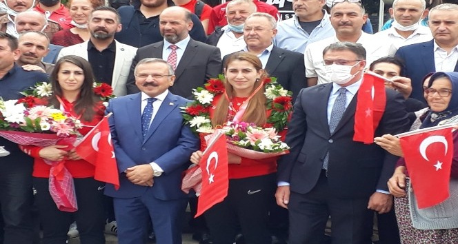 Tokyo Paralimpik Oyunları’nın altın kızlarına coşkulu karşılama