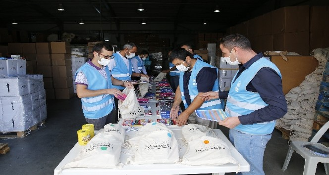 Öğrencilerin kırtasiye malzemeleri Başakşehir Belediyesi’nden
