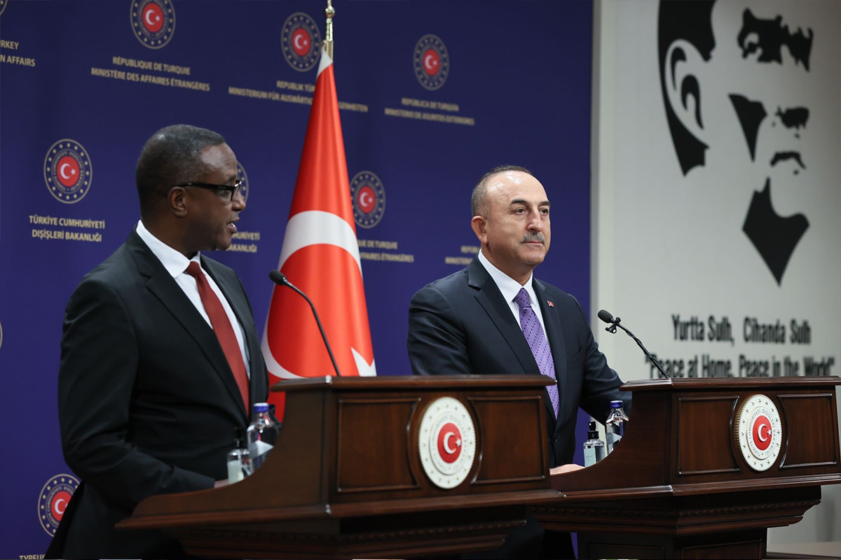 Bakan Çavuşoğlu: &#039;Kim yaparsa yapsın demokrasiye karşı müdahalelere karşıyız&#039;