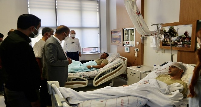 Karataş, El-Bab’da yaralan askerleri ziyaret etti