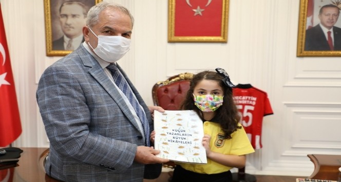 18 minik yazardan “Küçük Yazarlar Büyük Hikayeler” kitabı