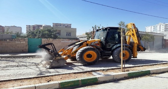 Kızıltepe Stadyum Caddesinde asfaltlama çalışmaları başladı