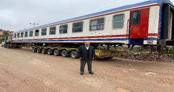 Bin 500 rakımlı yaylada tren vagonları