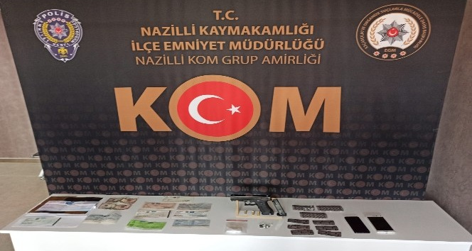 Vatandaşları dolandırmak istediler, polisin takibinden kaçamadılar