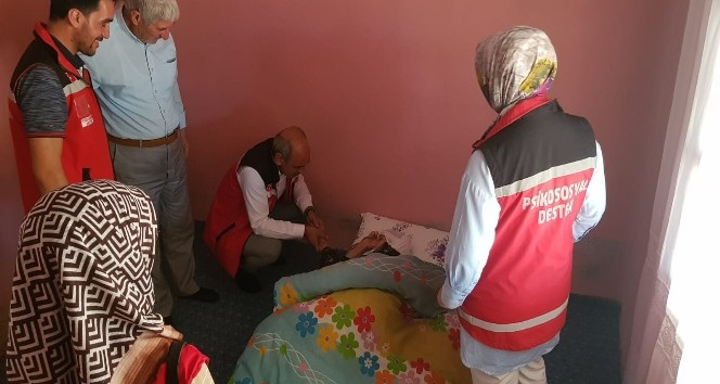 Solhan Sosyal Hizmetler Müdürlüğü ekipleri, 102 yaşındaki Zeynep Ardaç ile bir araya geldi