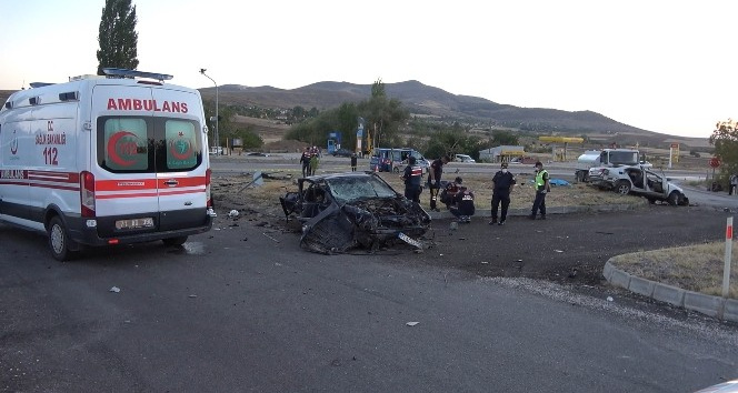 Kırıkkale’de feci kaza, iki otomobil çarpıştı: 6 ölü