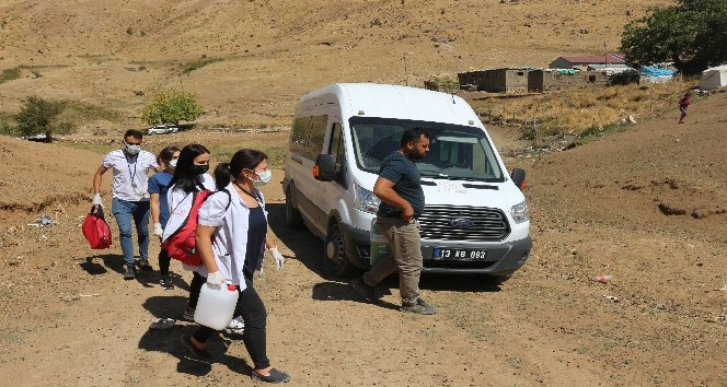 Aşı ekipleri Bitlis’i mavi şehir yapmak için çalışıyorlar