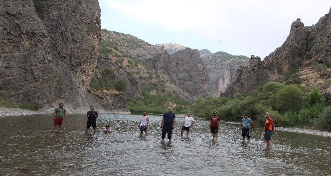 Terörden temizlenen Bestler Dereler, deniz sahillerini aratmıyor