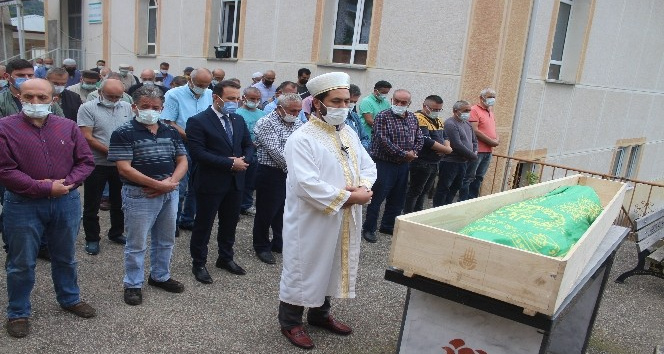 Nikahı kıyıldıktan 3 saat sonra motosiklet kazasında hayatını kaybeden genç kız memleketi Giresun’da toprağa verildi