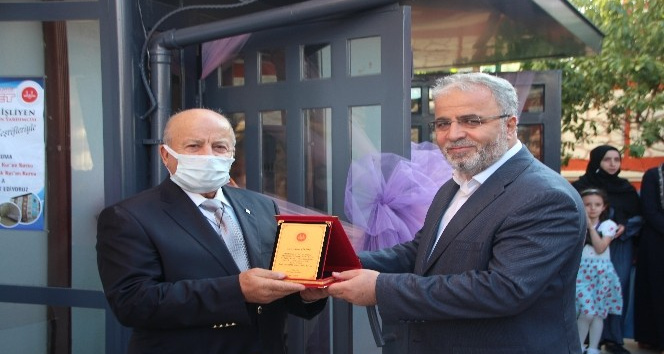 (Özel) Bilecik’te hayırsever Ahmet Yıldız’a plaket takdim edildi