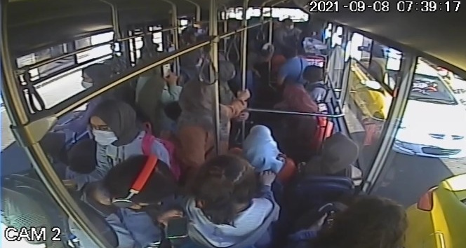 Halk otobüsü şoförü, baygınlık geçiren yolcuyu hastaneye yetiştirdi