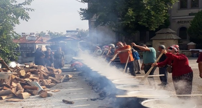 Yusufça’da geleneksel aşure etkinliği