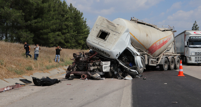 Adanada otobanda zincirleme trafik kazası: 1 ölü