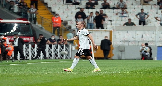 Süper Lig: Beşiktaş: 2 - Yeni Malatyaspor: 0 (İlk yarı)