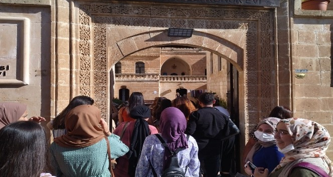 Tarihi Midyat konuk evine turistlerden yoğun ilgi