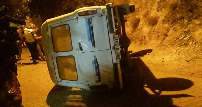 Freni boşalan minibüs devrildi: 4 yaralı