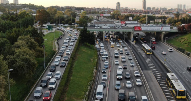 İstanbulda trafik mesaisi erken başladı, yoğunluk yüzde 55i gördü