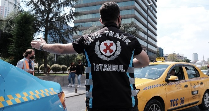 Mecidiyeköy’de Sivil Trafik ekipleri taksi denetimi yaptı