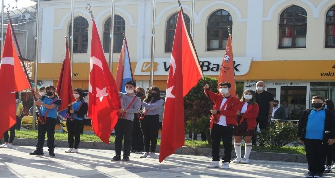 Edirne’de İlköğretim Haftası törenle kutlandı