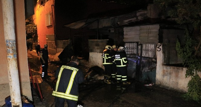 Adana’da müstakil evi benzin döküp ateşe verdiler
