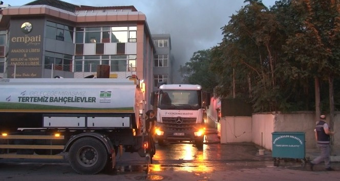 İstanbul’daki fabrika yangını 5 saatlik çalışmanın sonunda söndürüldü