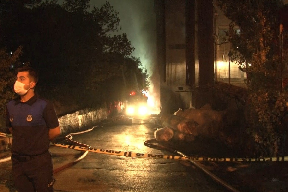 İstanbuldaki fabrika yangını 5 saatlik çalışmanın sonunda söndürüldü